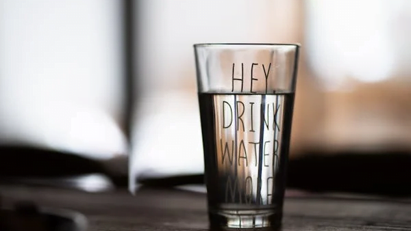 how much water to drink in a day according to weight in kg